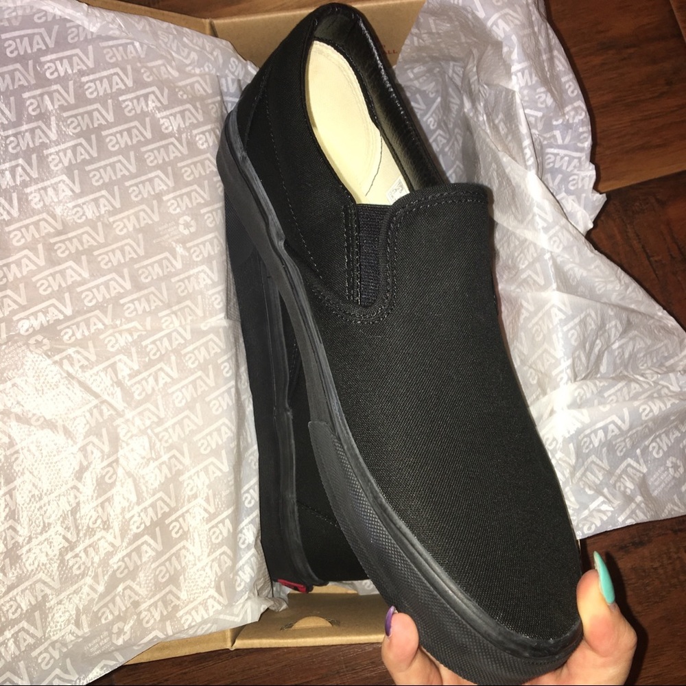 Vans all black Classic slip on